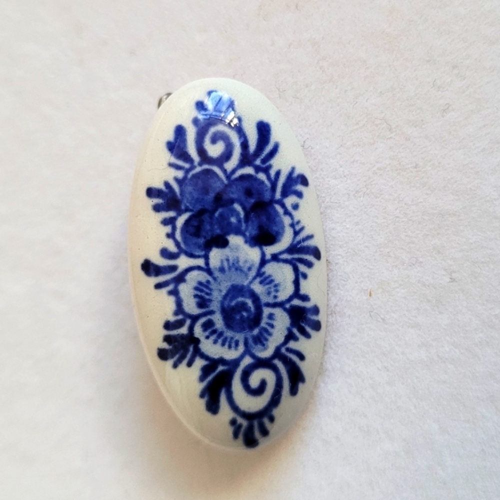 Vintage Delph Style Blue and White Floral Brooch
